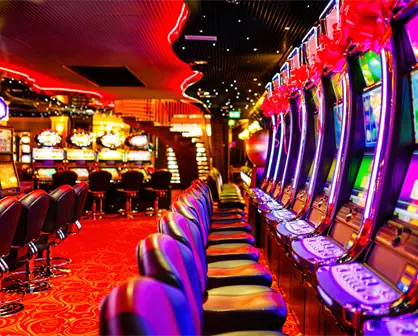 UIF bloquea 13 casinos, dos de Grupo Salinas, por presunto lavado de dinero