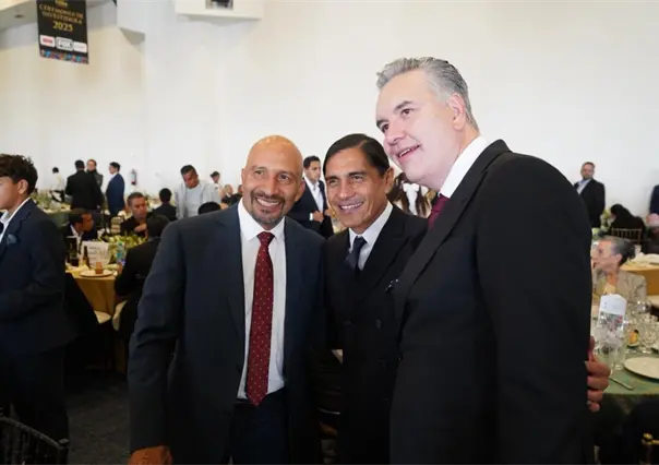Waldo Fernández asiste a la Ceremonia de Investidura del Salón de la Fama del Fútbol