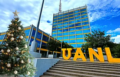 Invita UANL al tradicional encendido del pino navideño