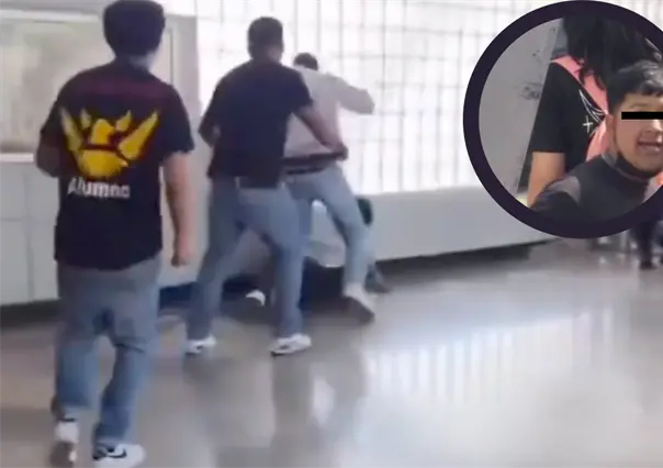 VIDEO | Agresi&oacute;n en Metro Iztacalco; tres sujetos golpean a pasajero ante la mirada de todos