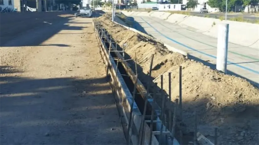imagen recuadro Construcción de guarniciones en calle Índigo en colonia Camino Real. Foto: Secretaría de Planeación Urbana, Infraestructura y Movilidad de BCS