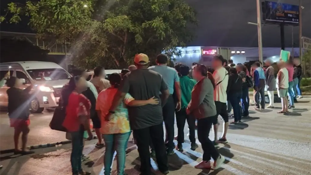 Vecinos Umán bloquean el Periférico de Mérida tras revocarse la suspensión del Booster de gas natural