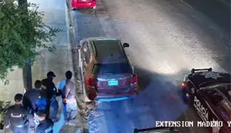 VIDEO | Botón de alerta ayuda a la Policía de Monterrey a detener a dos jóvenes por robo