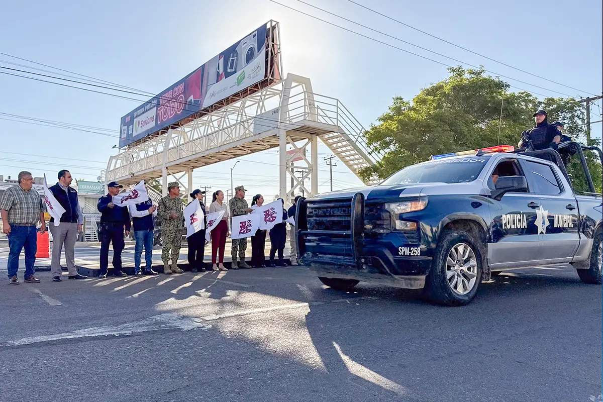 Hoy fue el banderazo de salida de las autoridades municipales, para el operativo especial por el Buen Fin; el evento simbólico fue en plaza Forjadores. Foto: Milena Quiroga Romero.