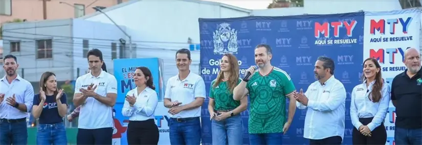 imagen recuadro El alcalde entrega oficialmente la cancha de fútbol 9 Foto: Gobierno de Monterrey