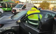 Choque en avenida Eloy Cavazos deja 3 lesionados y caos vial en Guadalupe Choque en avenida Eloy Cavazos deja 3 lesionados y caos vial en Guadalupe