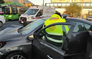 Choque en avenida Eloy Cavazos deja 3 lesionados y caos vial en Guadalupe