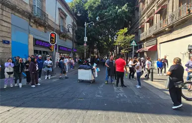 Comerciantes informales protestan en el Centro Histórico; exigen espacios de venta