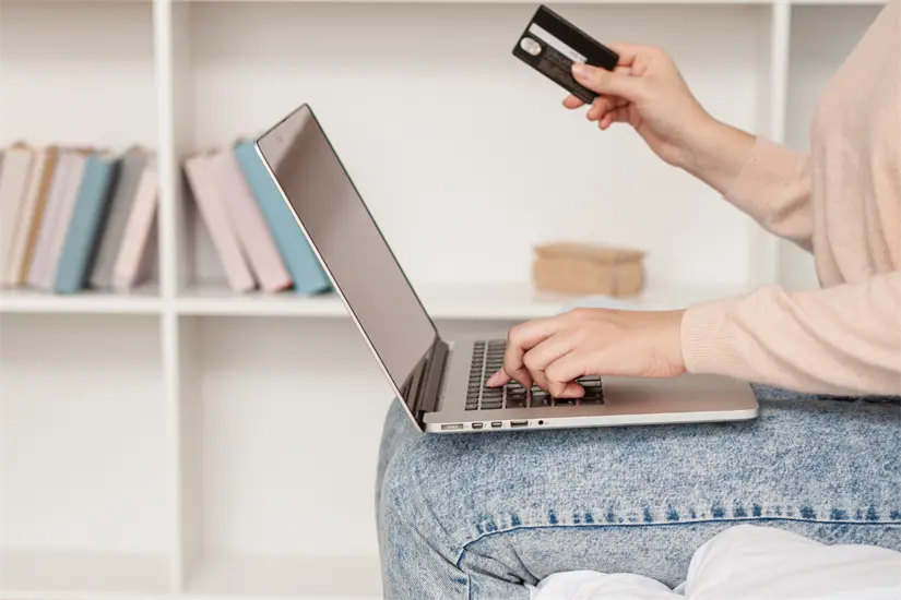 Compras compulsivas que no sabes si hay o no productos | Foto: Freepik