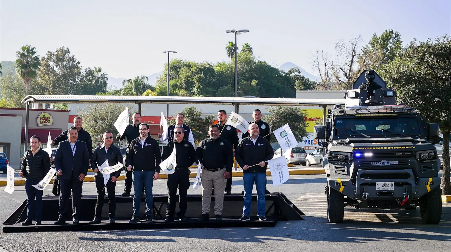 El alcalde de Santiago, David de la Peña Marroquín, arrancó el Operativo Buen Fin Seguro 2025 con más de 90 elementos de seguridad. Foto: Gobierno de Santiago