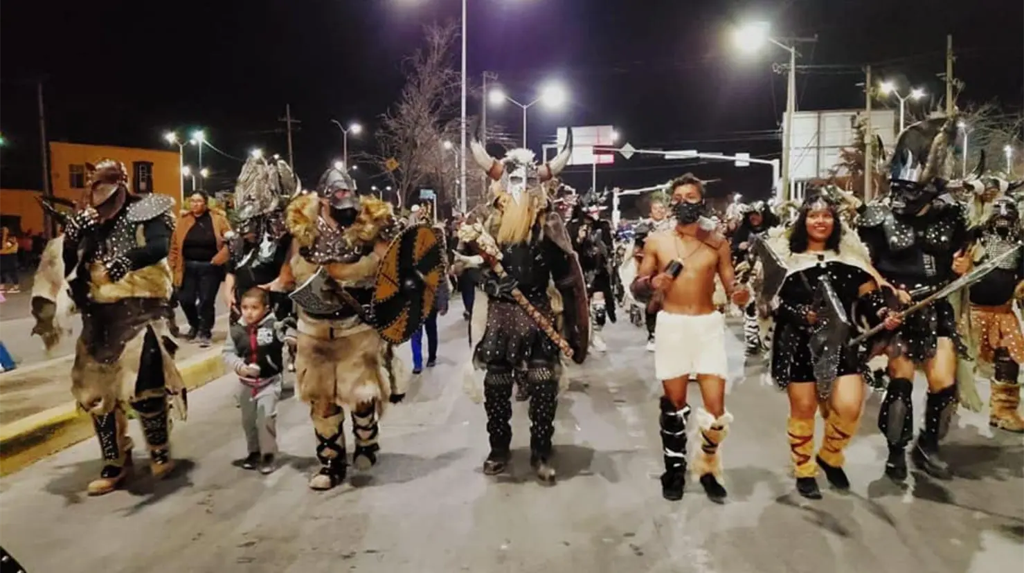 Diferentes grupos de danzas se preparan para iniciar la temporada Guadalupana. | Foto: Facebook Danza Vikingos.