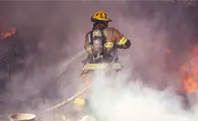 Incendio arrasa con tres departamentos en la colonia Valle de Infonavit en Monterrey