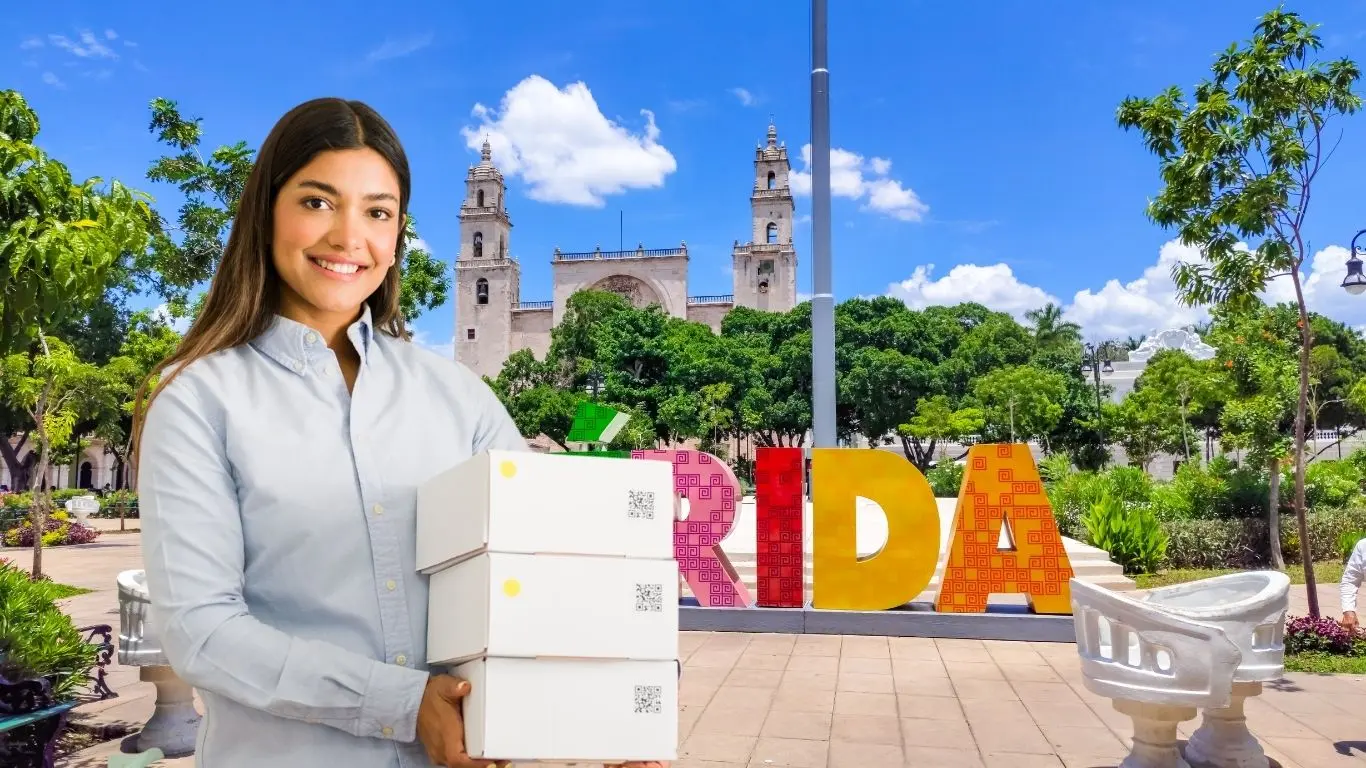 Emprendedora en la plaza Grande de Mérida. Foto: Canva / Adity Cupil