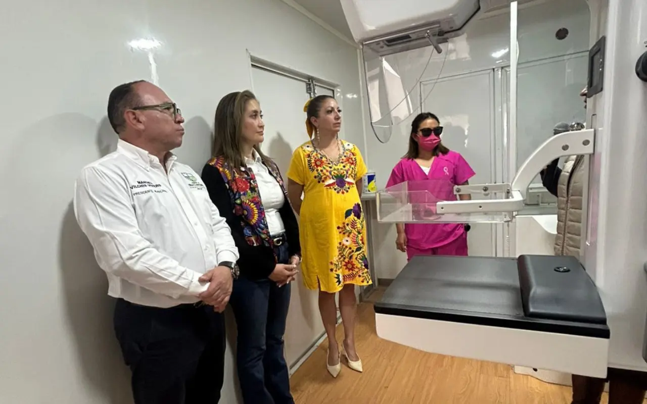 Las unidades móviles de mastografía recorrerán los 125 municipios del Edomex para ofrecer estudios gratuitos de detección oportuna de cáncer de mama. Foto: X/ @SaludEdomex (Canva)