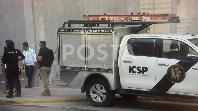 Un joven sufrió lesiones graves tras un choque con una pipa en la zona industrial de Santa Catarina, recibiendo atención médica urgente. Foto: Raymundo Elizalde