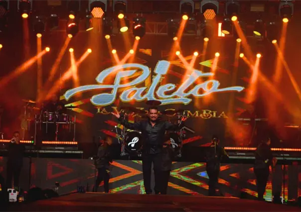 Con cumbia y sabor, Paleto hace vibrar el Teatro del Pueblo de la Feria Xmatkuil 2025