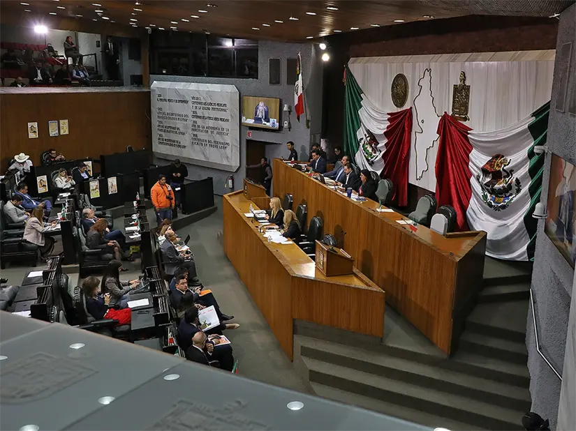 La secretaria de Salud de Nuevo León, Alma Rosa Marroquín, y Graciela Guadalupe Buchanan Ortega, secretaria de las Mujeres, durante la Cuarta Glosa en el Congreso del Estado. Foto: Congreso de Nuevo León