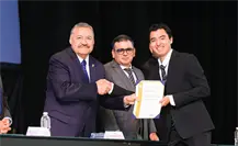 UANL premia la excelencia en servicio social y voluntariado universitario 2025