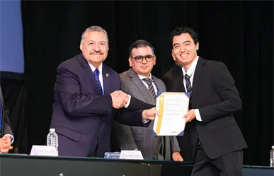 UANL premia la excelencia en servicio social y voluntariado universitario 2025
