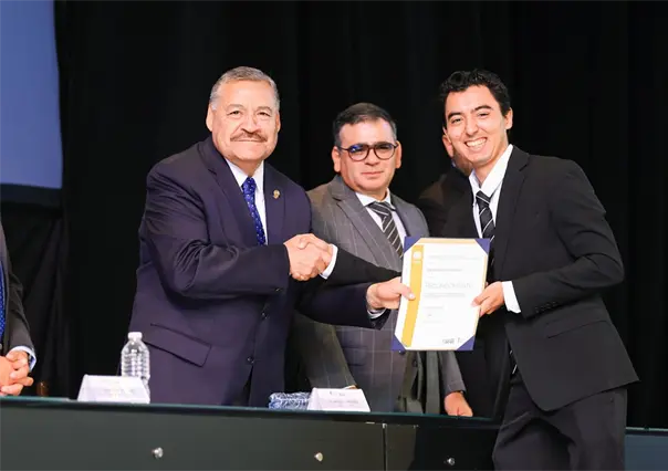 UANL premia la excelencia en servicio social y voluntariado universitario 2025