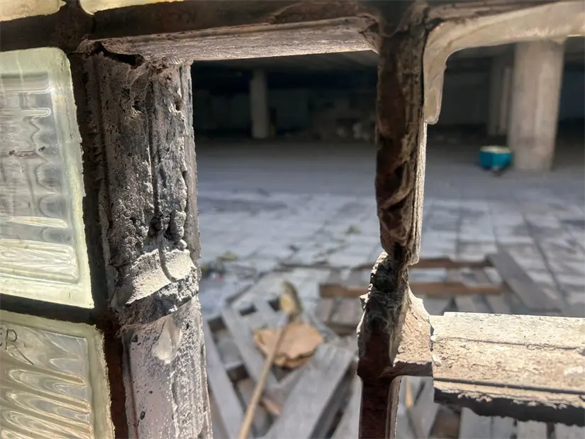 imagen recuadro Deterioro en centro comercial abandonado en Monterrey. Foto: POSTA
