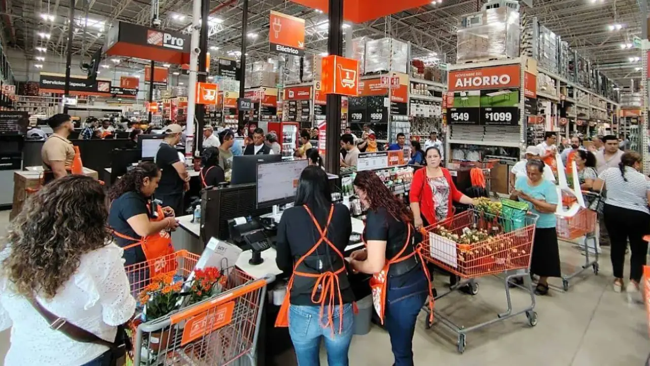 El evento estuvo lleno de mensajes de confianza, celebración y un fuerte énfasis en el impacto social que la marca busca dejar en la región. Foto: Facebook Home Depot