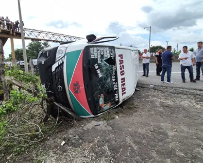 Accidente automovilístico en carretera federal de Villahermosa, Tabasco, deja 9 lesionados | VIDEO
