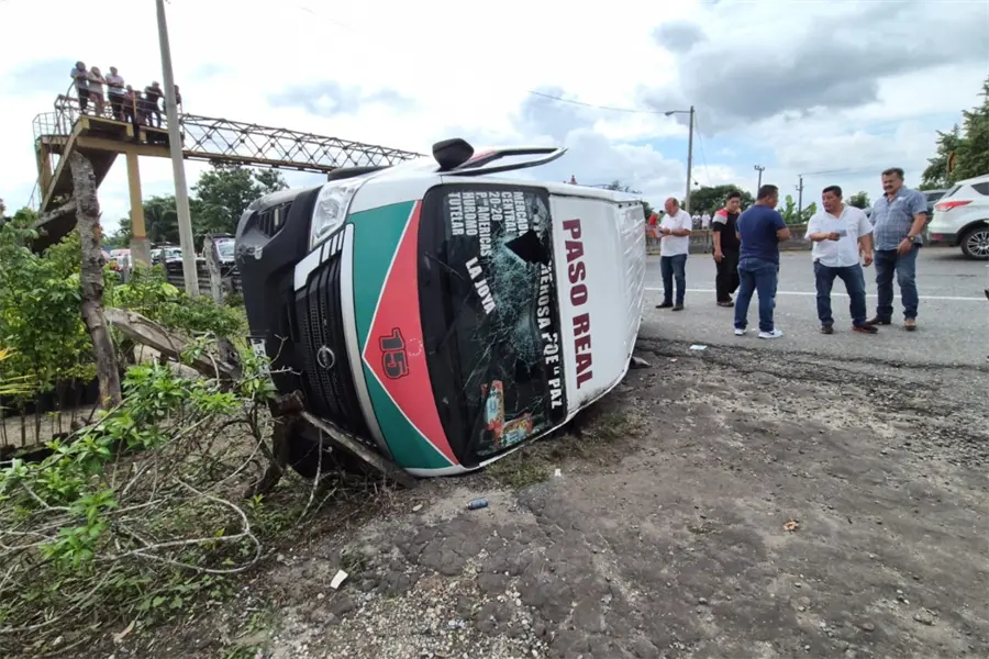 Accidente automovilístico en carretera federal de Villahermosa, Tabasco, deja 9 lesionados | VIDEO