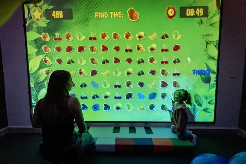 Mariana Rodríguez en las nuevas instalaciones. Foto: Gobierno de Nuevo León.