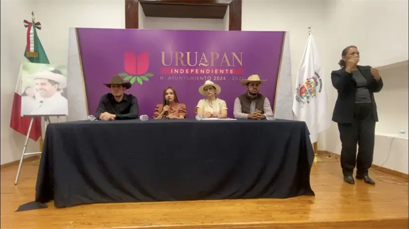 Grecia Quiroz García en conferencia. Captura de pantalla: Facebook (Carlos Manzo)