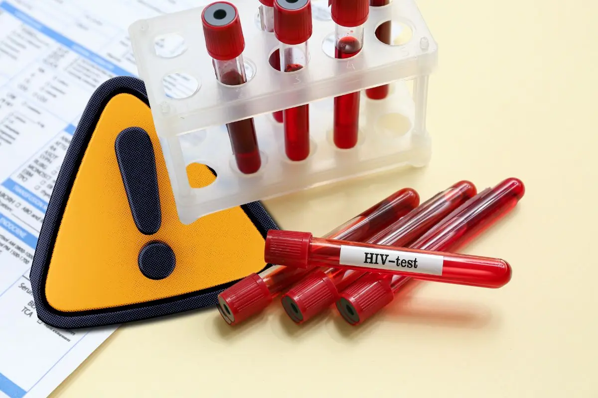 Exámenes de VIH representan alza de casos en Coahuila / Foto: Composición de Canva