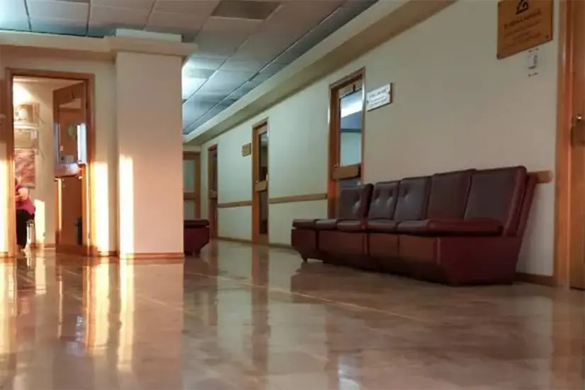 La Fiscalía Antisecuestros realiza el cateo de un consultorio médico en Monterrey en relación con la desaparición de una influencer. Foto: Google