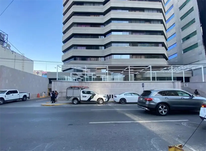 La investigación de un posible secuestro de una influencer llevó a la Fiscalía Antisecuestros a catear un consultorio en Monterrey. Foto: Brenda Reza