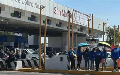 VIDEO | CNTE toma caseta en la México-Puebla y automovilistas pasan sin pagar el peaje