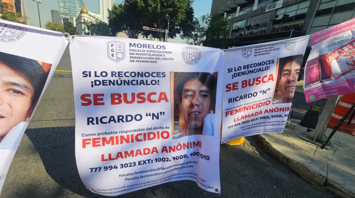 Colectivos feministas bloquean Paseo de la Reforma. Foto: Luis Antonio Alfaro