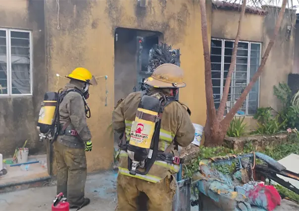 Se incendia una casa en Los Pinos, Mérida, tras explosión de un calentador de agua