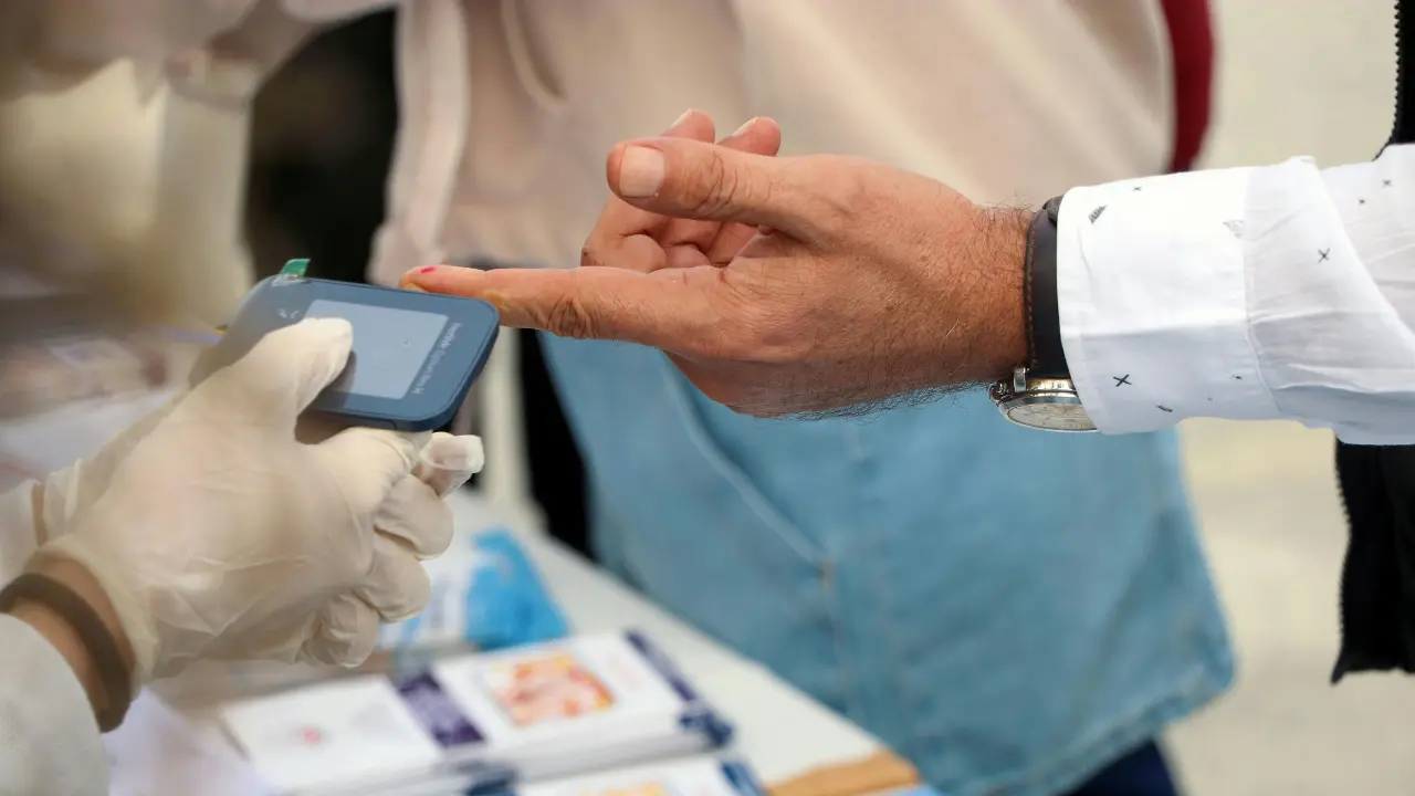 La Organización Panamericana de la Salud señala que la diabetes tipo 2 es una enfermedad crónica que surge cuando el cuerpo no produce suficiente insulina o no la utiliza adecuadamente./Foto: Canva