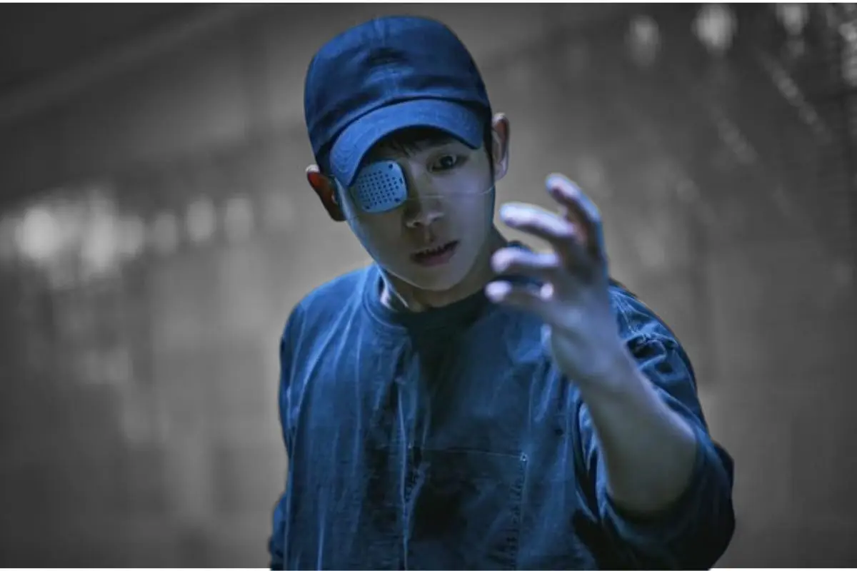 Jung Hae-in protagoniza Connect, una joya escondida en Disney+. FOTO: CANVA/IMDb