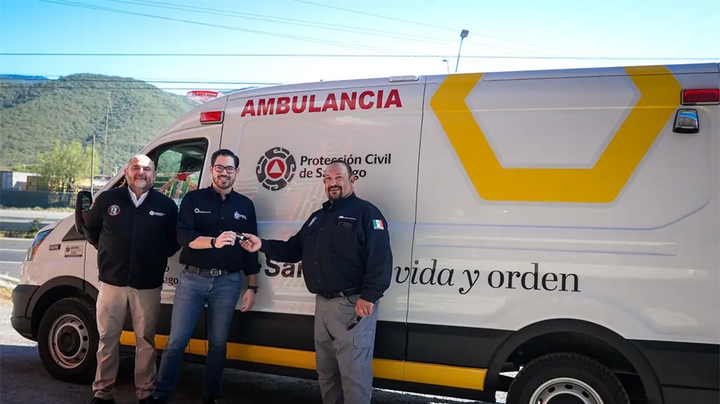 David de la Peña entrega ambulancia con tecnología Spectral Blue en Santiago