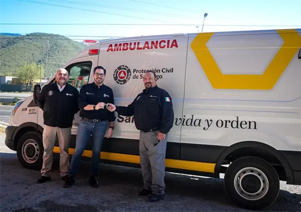 David de la Peña entrega ambulancia con tecnología Spectral Blue en Santiago