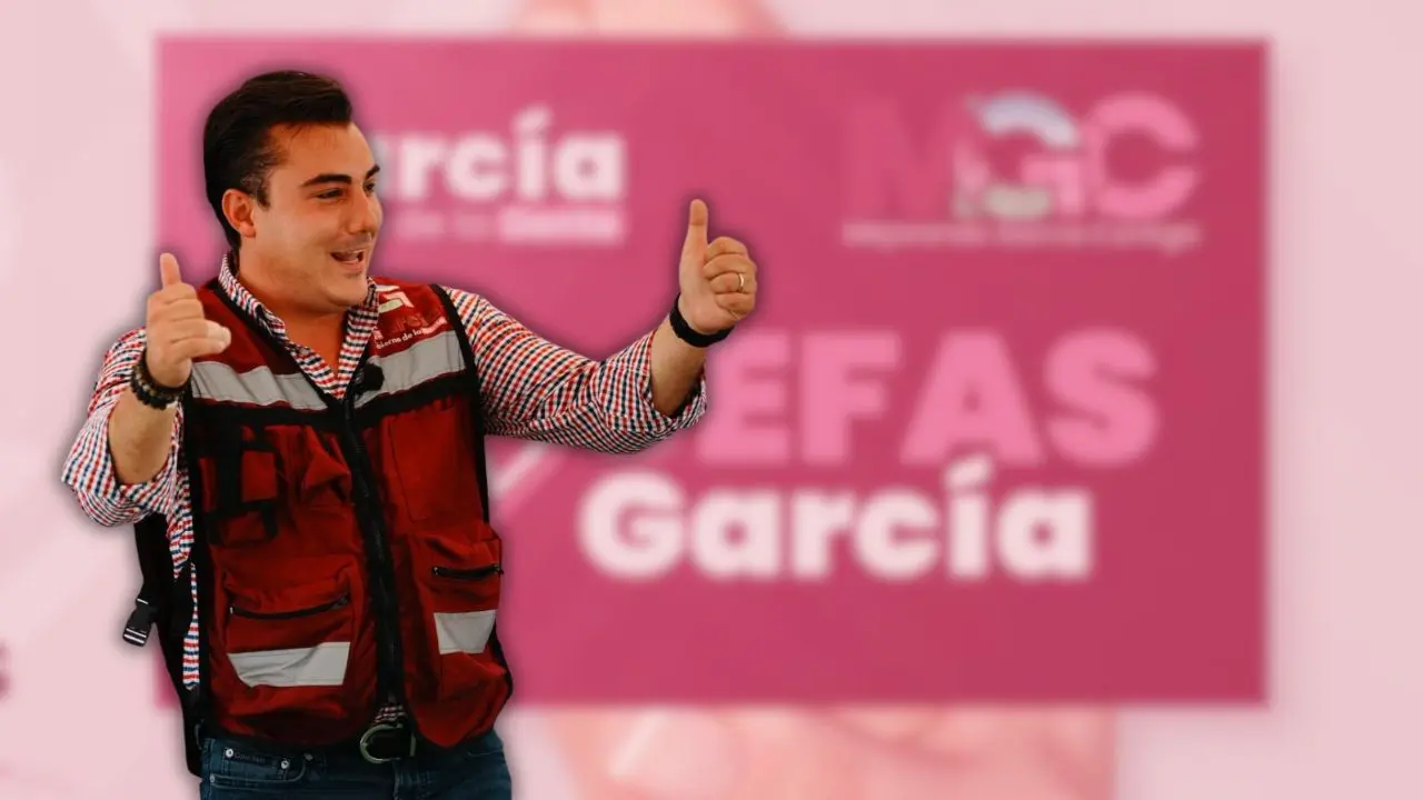 Manuel Guerra Cavazos supervisa la entrega de apoyos del programa Tarjeta Jefas en García. Foto: Canva