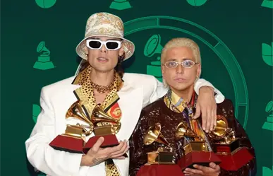 Latin Grammy 2025: Ca7riel & Paco Amoroso se besan para celebrar su triunfo