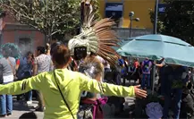Despídete de las malas energías con las limpias tradicionales del Zócalo de la CDMX Despídete de las malas energías con las limpias tradicionales del Zócalo de la CDMX