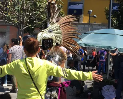 Despídete de las malas energías con las limpias tradicionales del Zócalo de la CDMX