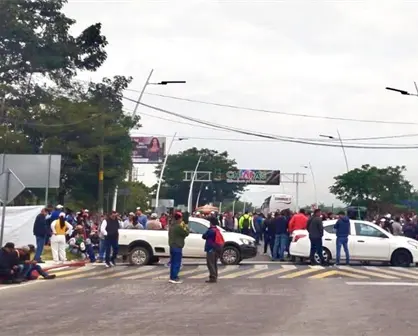 Maestros de la CNTE bloquean el Aeropuerto de Chiapas; anuncian más protestas | VIDEO
