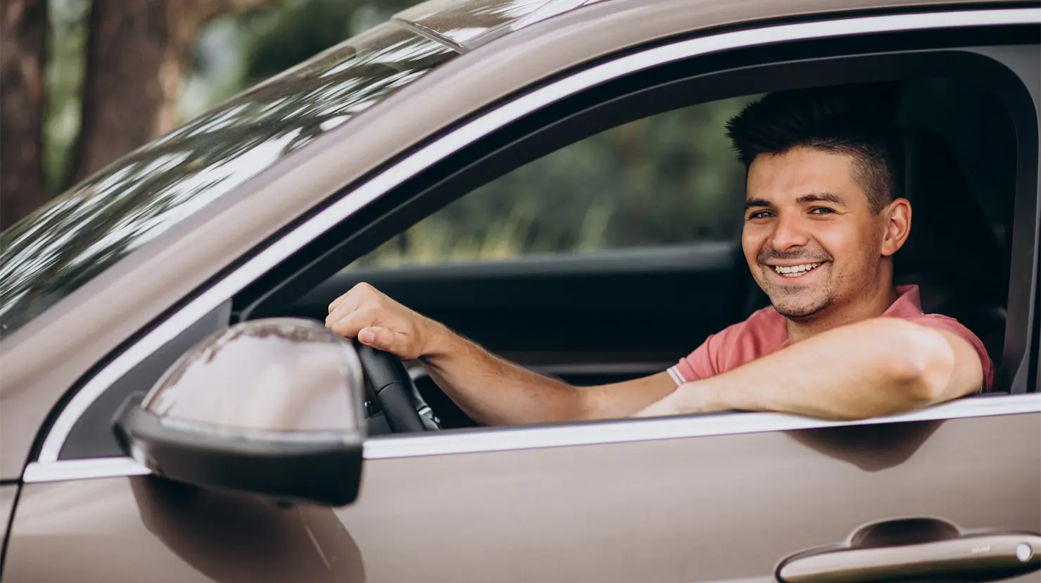 Persona manejando | Foto: Freepik