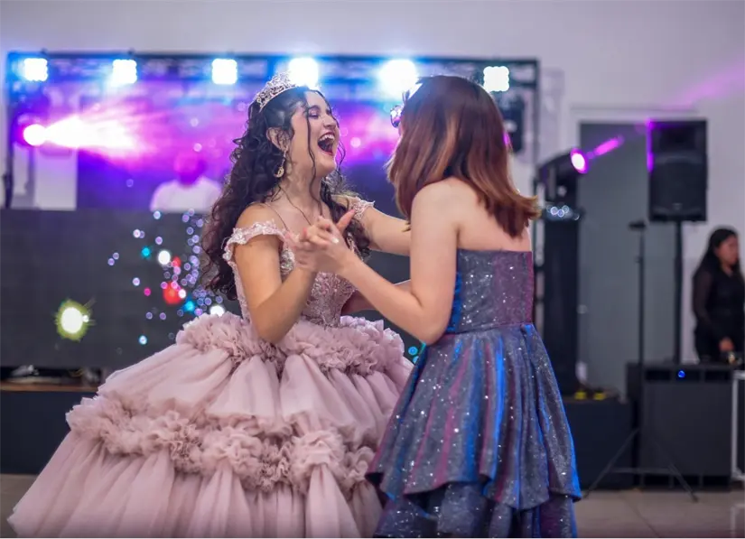 Para Naomi, una próxima quinceañera que, la felicidad tiene nombre y fecha: su fiesta de cumpleaños. Foto: Canva.