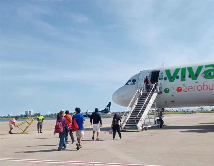 El pasajero comenzó a sentirse mal mientras esperaba la salida del vuelo programado hacia Los Cabos. Foto: VivaAerobus.