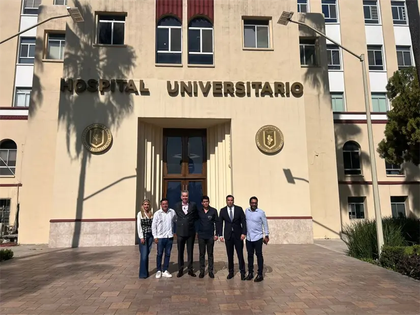 imagen recuadro Waldo Fernández afuera del Hospital Universitario. Foto: POSTA.