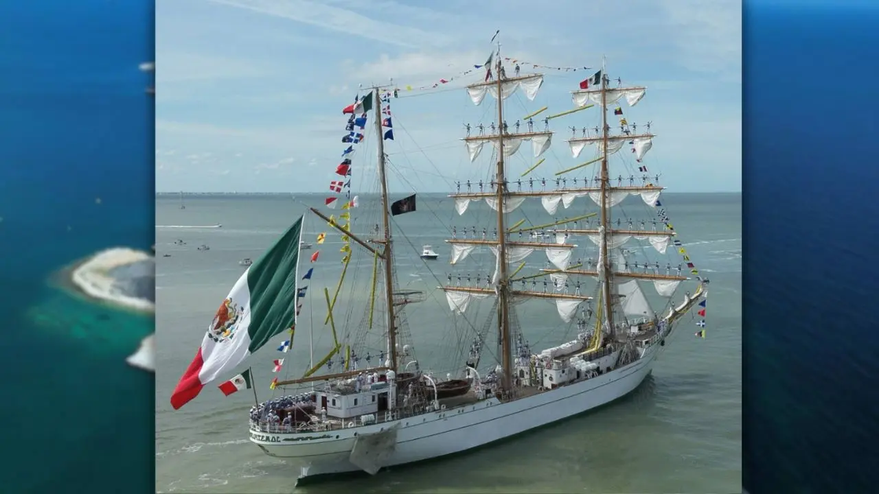 Los marinos del buque realizaron el tradicional “saludo en los palos” Foto: Cortesía